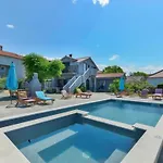 Franica With Heated Pool And Hot-tub - Two Bedroom With Balcony شقة *
