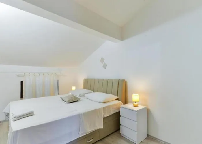 Franica With Heated Pool And Hot-tub - Two Bedroom With Balcony * Privlaka