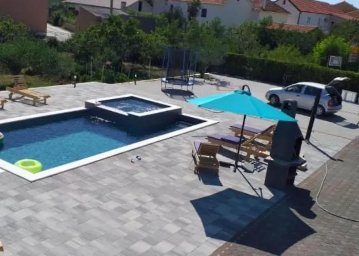 Franica With Heated Pool And Hot-tub - Two Bedroom With Balcony