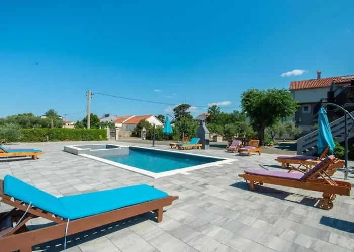 Franica With Heated Pool And Hot-tub - Two Bedroom With Balcony Apartman *