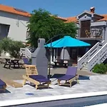 Franica With Heated Pool And Hot-tub - Two Bedroom With Balcony Apartmán Privlaka (Zadar)