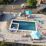 Apartmán Franica With Heated Pool And Hot-tub - Two Bedroom With Balcony *