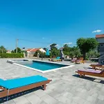 Franica With Heated Pool And Hot-tub - Two Bedroom With Balcony Apartmán *
