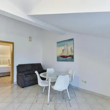 Franica With Heated Pool And Hot-tub - Two Bedroom With Balcony Lejlighed Privlaka (Zadar)