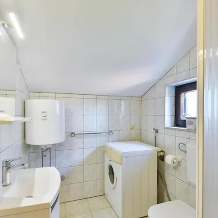 Franica With Heated Pool And Hot-tub - Two Bedroom With Balcony Lejlighed
