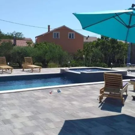 Franica With Heated Pool And Hot-tub - Two Bedroom With Balcony Lejlighed *