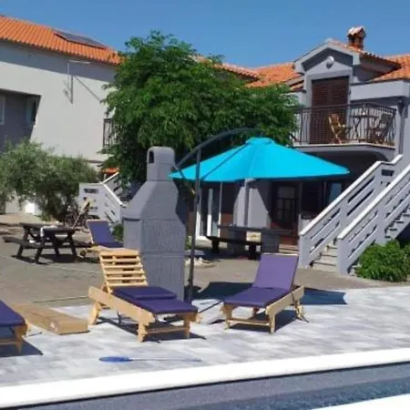 Franica With Heated Pool And Hot-tub - Two Bedroom With Balcony Lejlighed Privlaka (Zadar)