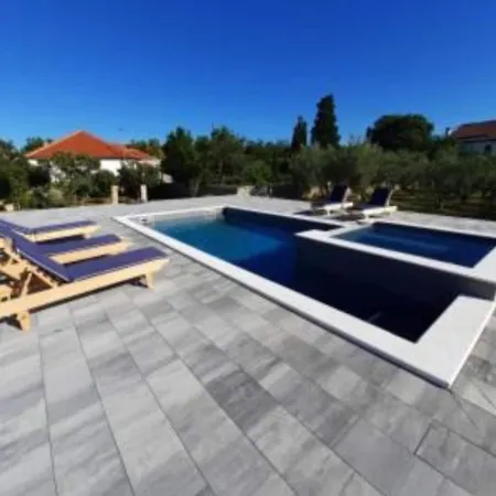 Franica With Heated Pool And Hot-tub - Two Bedroom With Balcony *