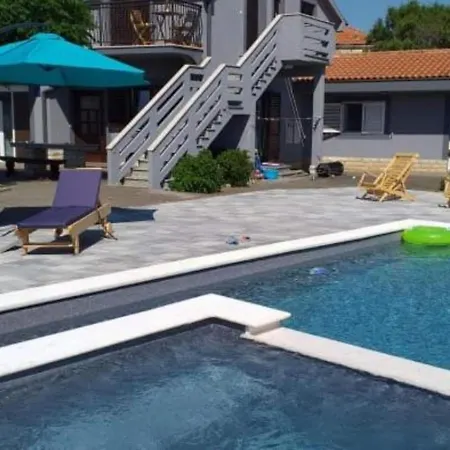 Franica With Heated Pool And Hot-tub - Two Bedroom With Balcony Lejlighed Privlaka (Zadar)