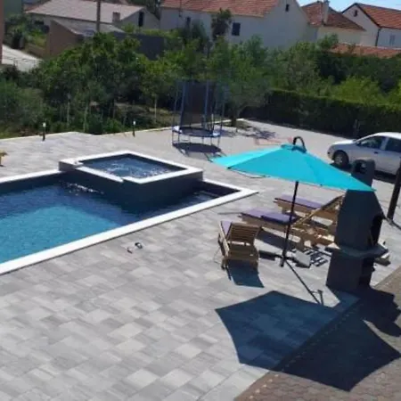 Franica With Heated Pool And Hot-tub - Two Bedroom With Balcony