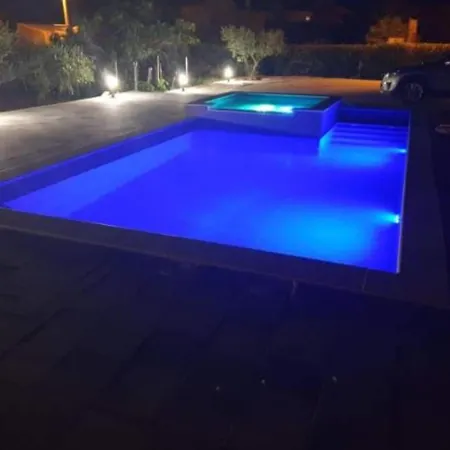 Franica With Heated Pool And Hot-tub - Two Bedroom With Balcony Lejlighed Privlaka (Zadar)