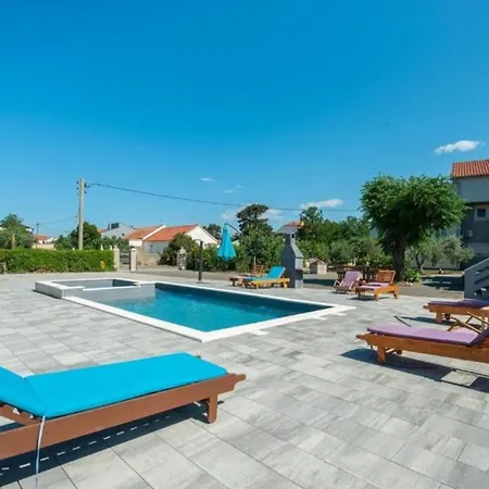 Franica With Heated Pool And Hot-tub - Two Bedroom With Balcony Lejlighed *