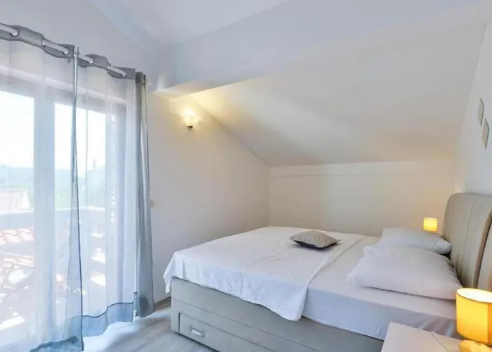 Franica With Heated Pool And Hot-tub - Two Bedroom With Balcony Apartment *