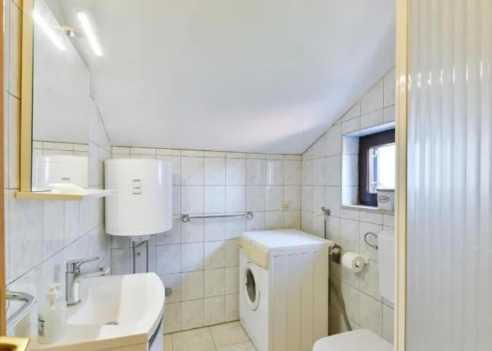 Franica With Heated Pool And Hot-tub - Two Bedroom With Balcony Apartment