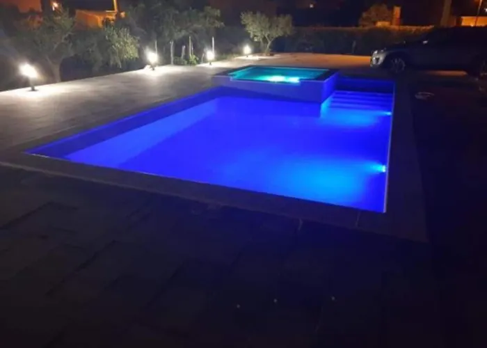 Franica With Heated Pool And Hot-tub - Two Bedroom With Balcony Apartment Privlaka (Zadar)