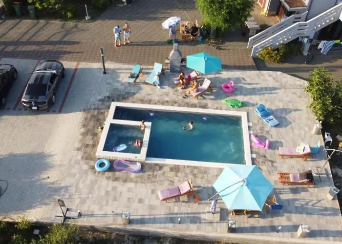 Apartment Franica With Heated Pool And Hot-tub - Two Bedroom With Balcony *
