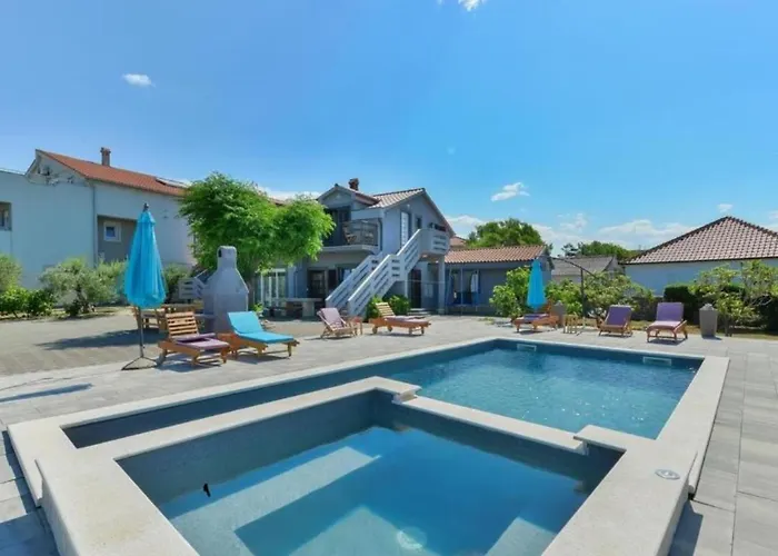 Franica With Heated Pool And Hot-tub - Two Bedroom With Balcony Apartment *
